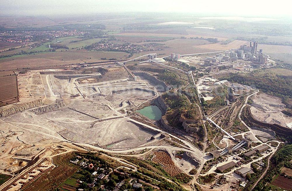 Bernburg/ Sachsen Anhalt from above - Bernburg/ Sachsen Anhalt Zementwerk