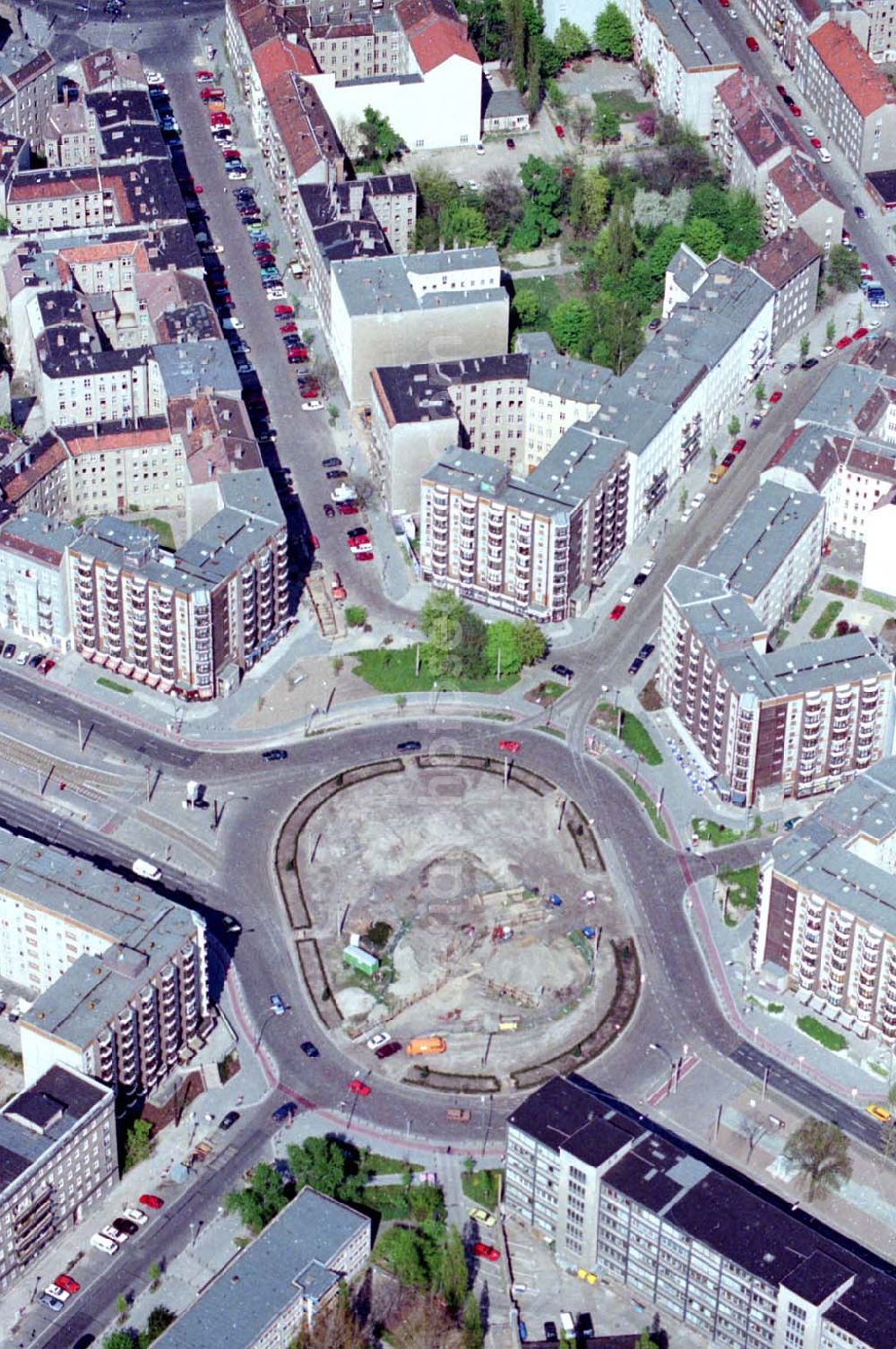 Aerial image Berlin - 01.05.1995 Bersarin-Platz, Berlin Friedrichshain