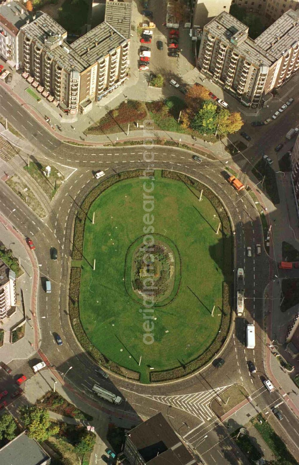 Berlin-Friedrichshain from above - Bersarinplatz/ Jede Verwendung nur mit Urheberangabe: 