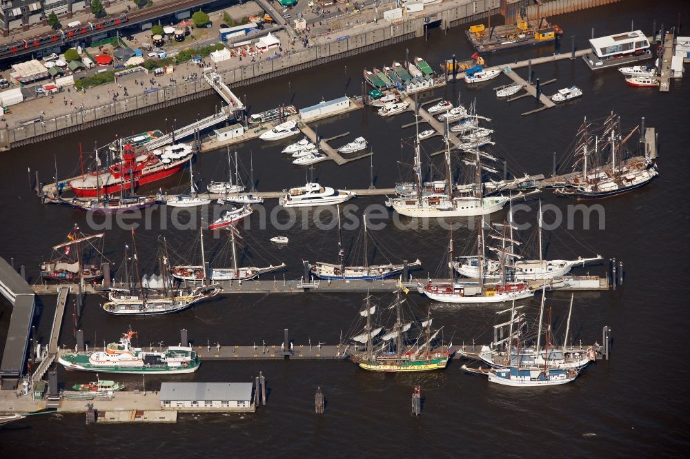 Aerial photograph Hamburg - Ueberseebruecke at the harbor in Hamburg. Inter alia, the docks are berth for the ships Cap San Diego which is a museum and Feuerschiff, which is a restaurant