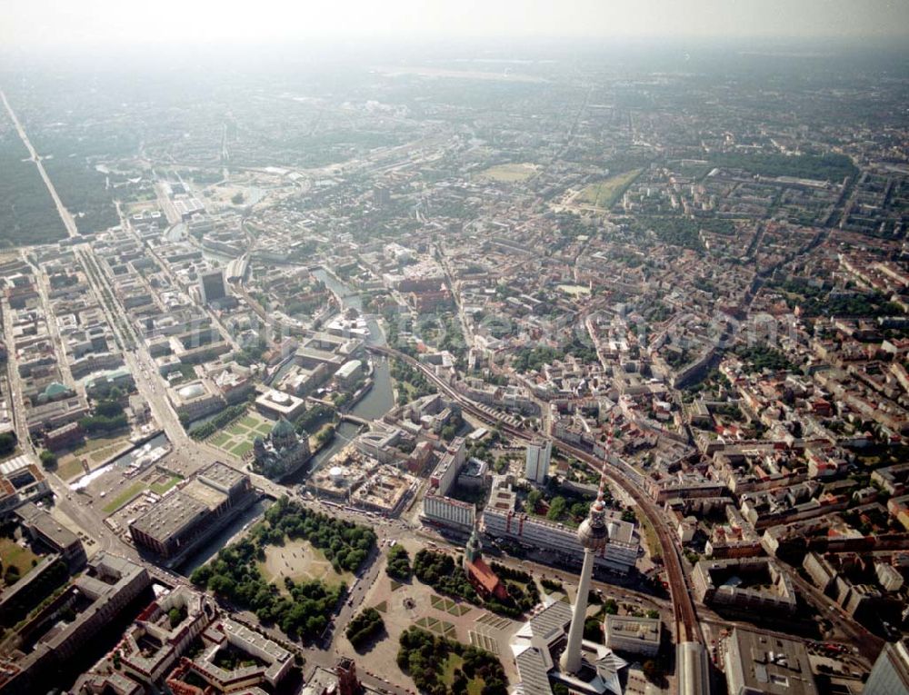 Aerial photograph Berlin - Übersicht über Berlin - Mitte mit der Baustelle DOM-AQUAREE der DIFA am Berliner Dom. 08.07.02