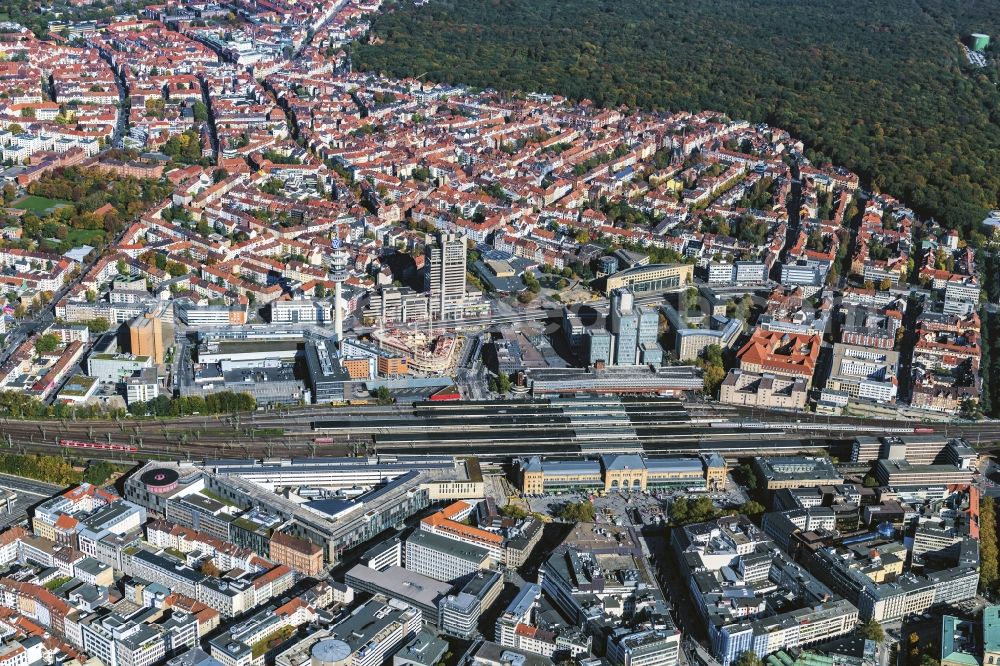 Aerial image Hannover - Overview of downtown Mitte with main train station in Hanover in the state of Lower Saxony, Germany Track layout and buildings of the main train station of the Deutsche Bahn in Hanover in the federal state of Lower Saxony, Germany