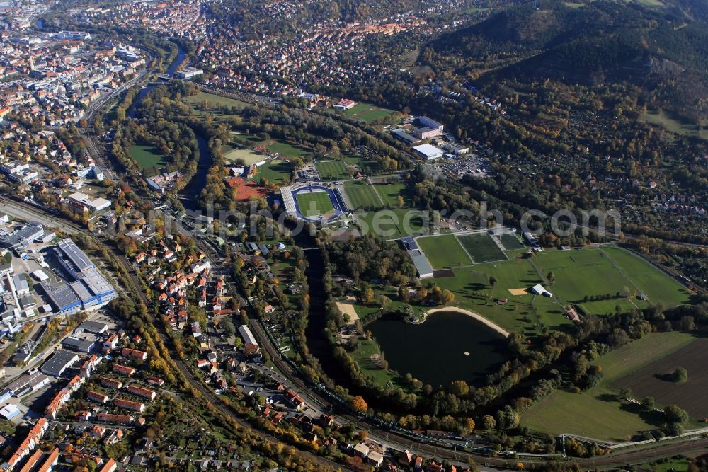 Aerial image Jena - Overview of the public park Oberaue with the sports field Ernst-Abbe-Sportfeld, the sea Schleichersee and the river Saale by the side of the road Stadtrodaer Straße in Jena in Thuringia