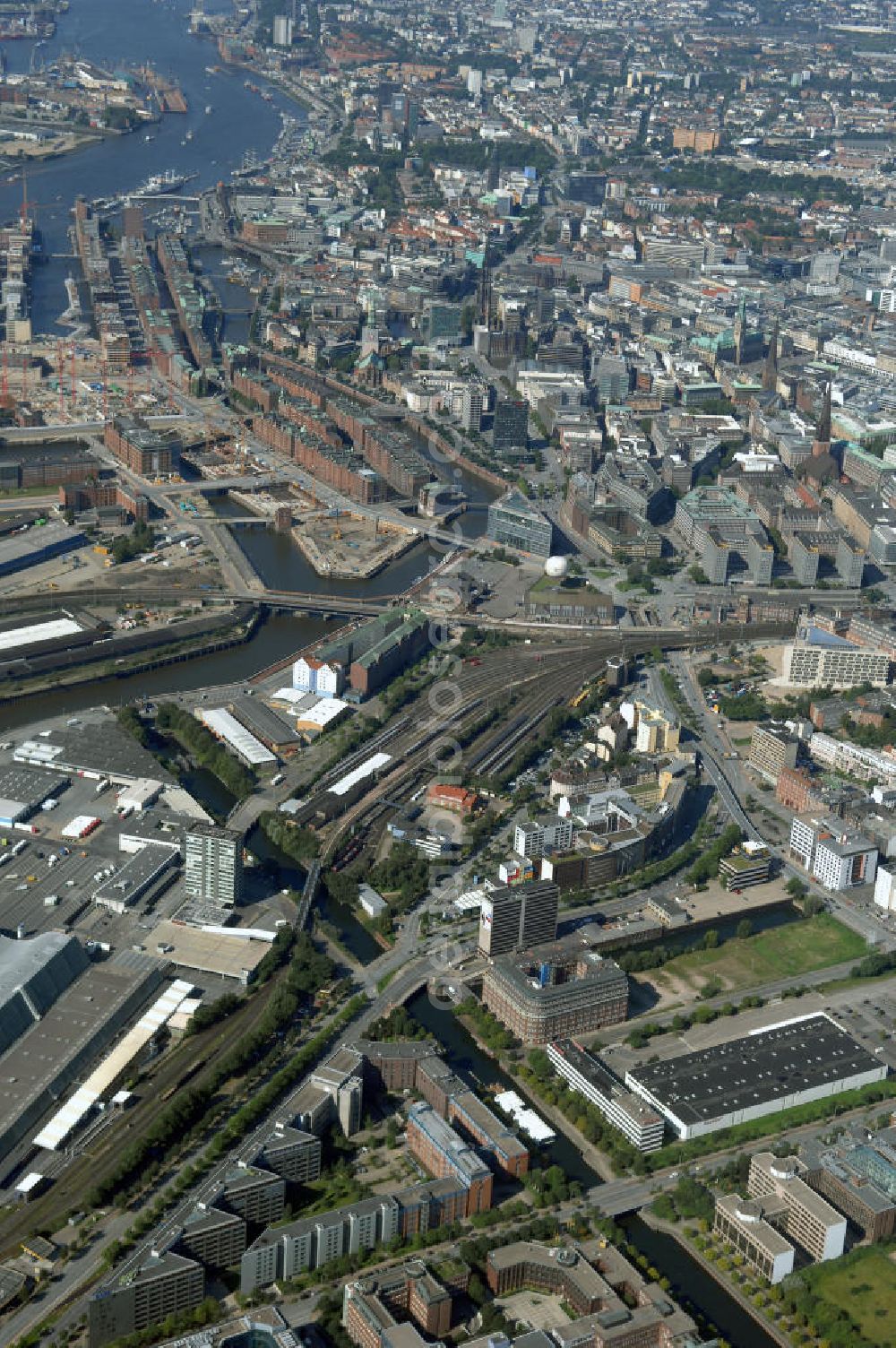 Hamburg from the bird's eye view: Blick über den Stadtteil Hammerbrook auf die Hamburger Altstadt und Hamburger Hafen. Kontakt: Hamburg Tourismus GmbH, Steinstraße 7, 20095 Hamburg, Tel: +49(0)40 30051 300, Fax +49(0)40 30051 333, Email: info@hamburg-tourismus.de