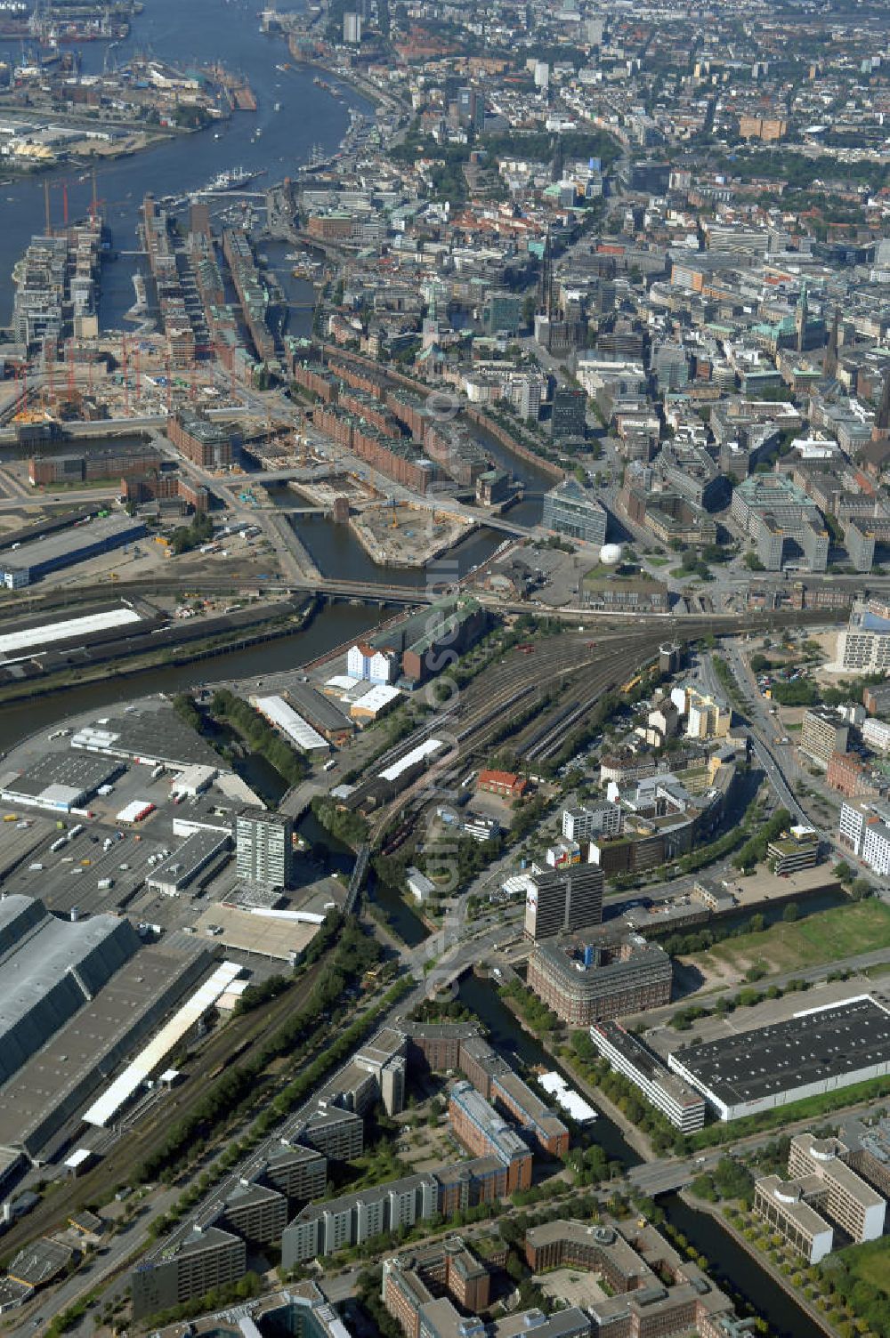 Aerial image Hamburg - Blick über den Stadtteil Hammerbrook auf die Hamburger Altstadt und Hamburger Hafen. Kontakt: Hamburg Tourismus GmbH, Steinstraße 7, 20095 Hamburg, Tel: +49(0)40 30051 300, Fax +49(0)40 30051 333, Email: info@hamburg-tourismus.de