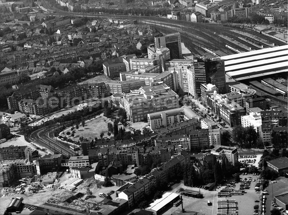 Düsseldorf from above - Place Bertha-von-Suttner-Platz on the main station of the railway in Duesseldorf in the state North Rhine-Westphalia, Germany