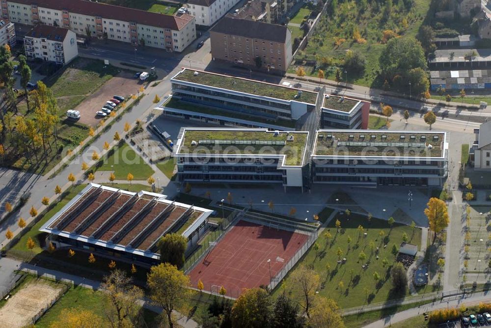 Meißen from above - Blick auf das Berufliche Schulzentrum Meißen am rechtselbischen Brückenkopf der Elbtalbrücke. Kontakt: BSZ Meißen in der Goethestraße 21, 01662 Meißen - Telefon: 03521 72830 (Mo - Fr 7 - 14 Uhr)