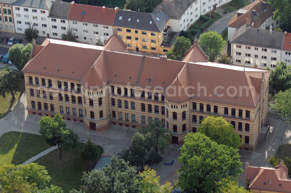 Magdeburg from the bird's eye view: Blick auf den Hauptstandort der Berufsbildende Schulen Magdeburg „Hermann Beims, Gastronomie und Ernährung im Stadtteil Sudenburg. Kontakt: Salzmannstraße 9 - 15, 39112 Magdeburg, Tel. +49(0)391 541-4666, Fax +49(0)391 541-2000, email: kontakt@bbs2-magdeburg.bildung-lsa.de