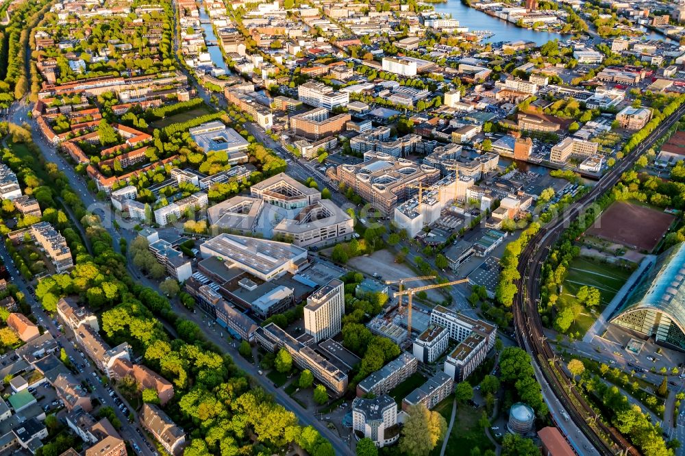 Aerial photograph Hamburg - New building of a vocational school between Anckelmannstreet and Ausschlaeger Weg in the district Borgfelde in Hamburg