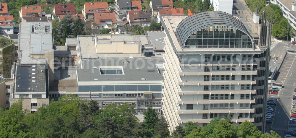 Aerial image Frankfurt am Main - Blick auf die Unfallklinik der Berufsgenossenschaften. Hier befindet sich ein Zentrum für Unfallchirurgie und Orthopädische Chirurgie. View of the accident hospital of professional associations. Here is a Center for Accident Surgery and Orthopaedic Surgery.