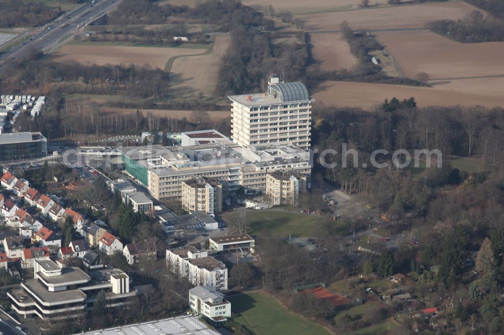 Frankfurt am Main from above - Berufsgenossenschaftliche Unfallklinik in Frankfurt am Main in Hesse. This is a specialized hospital for medical treatment of consequences resulting from accidents at work. On the roof is a helipad. bgu-frankfurt.de