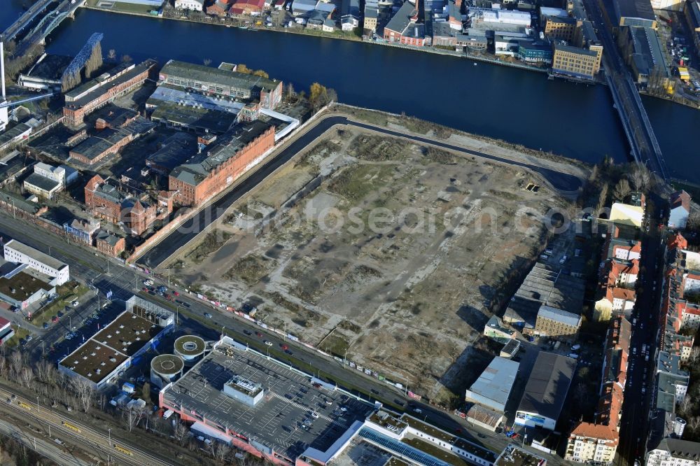 Aerial photograph Berlin Schöneweide - Industrial wasteland - Building land in the former industrial area in Niederschoeneweide in Berlin