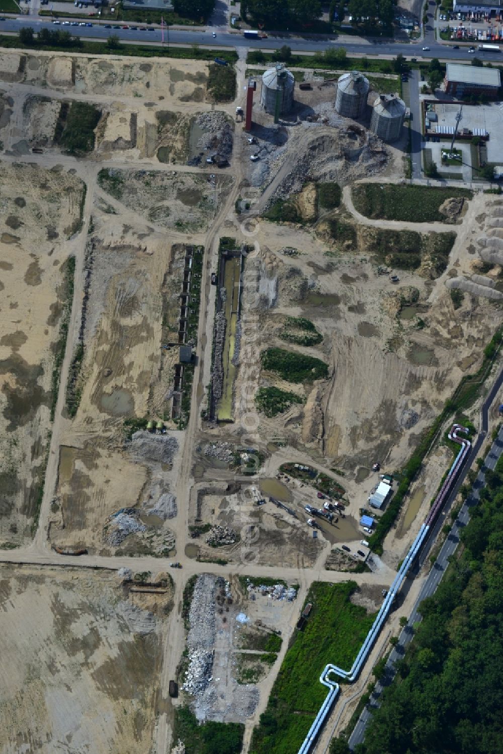 Berlin Falkenberg Hohenschönhausen from the bird's eye view: View Cleared site on the ruins of the digesters and clarifiers of Falkenberg treatment plant in the district Hohenschonhausen - Marzahn in Berlin. The area is a developing area with commercial and industrial development to the CleanTech Business Park Berlin - Marzahn be expanded