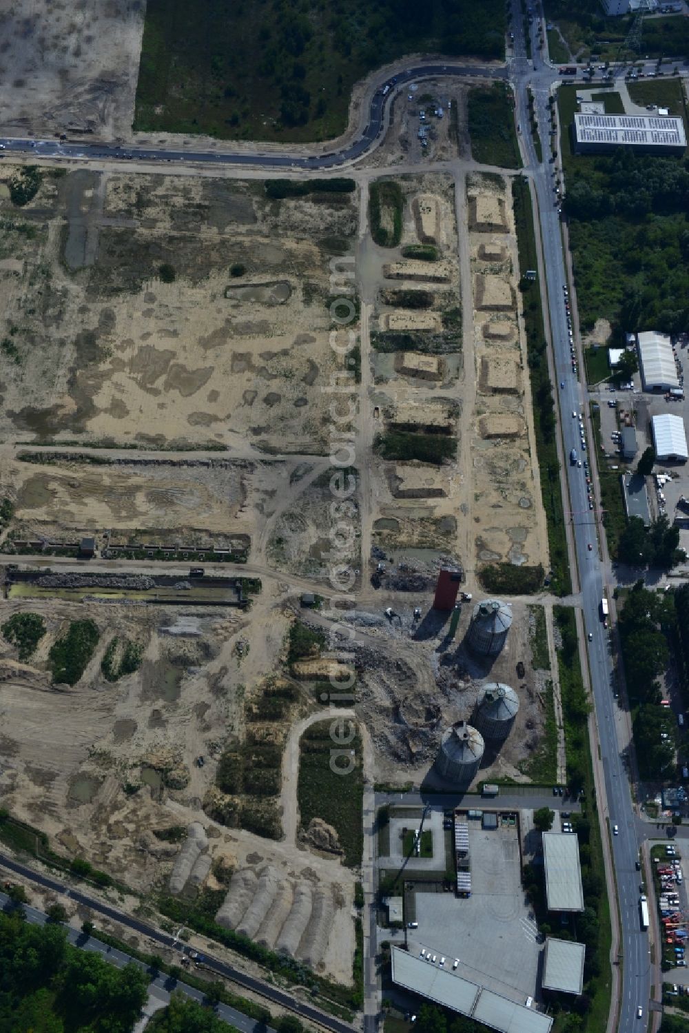 Berlin Falkenberg Hohenschönhausen from the bird's eye view: View Cleared site on the ruins of the digesters and clarifiers of Falkenberg treatment plant in the district Hohenschonhausen - Marzahn in Berlin. The area is a developing area with commercial and industrial development to the CleanTech Business Park Berlin - Marzahn be expanded