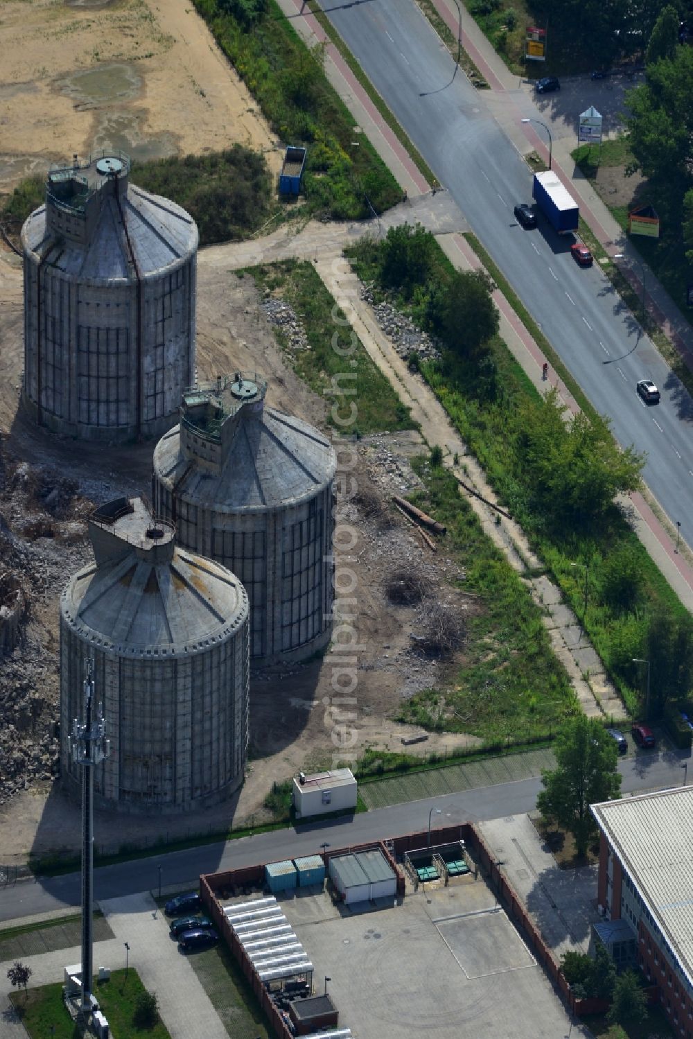 Aerial image Berlin Falkenberg Hohenschönhausen - View Cleared site on the ruins of the digesters and clarifiers of Falkenberg treatment plant in the district Hohenschonhausen - Marzahn in Berlin. The area is a developing area with commercial and industrial development to the CleanTech Business Park Berlin - Marzahn be expanded