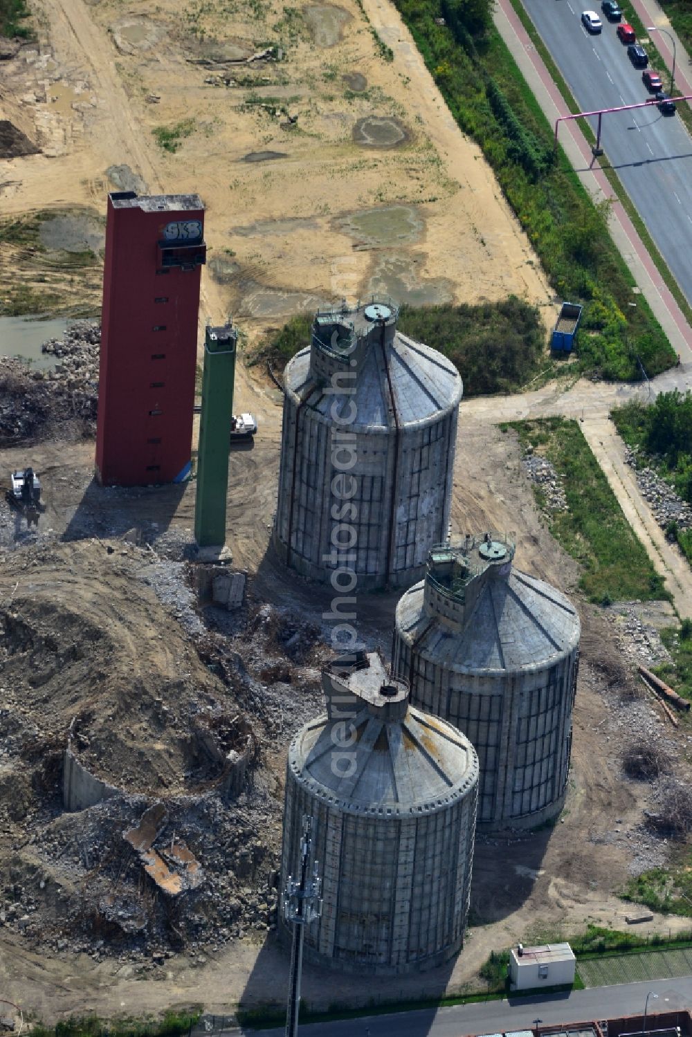 Aerial photograph Berlin Falkenberg Hohenschönhausen - View Cleared site on the ruins of the digesters and clarifiers of Falkenberg treatment plant in the district Hohenschonhausen - Marzahn in Berlin. The area is a developing area with commercial and industrial development to the CleanTech Business Park Berlin - Marzahn be expanded