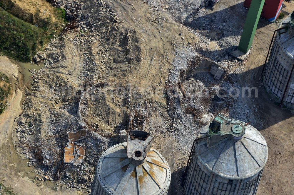 Berlin Falkenberg Hohenschönhausen from the bird's eye view: View Cleared site on the ruins of the digesters and clarifiers of Falkenberg treatment plant in the district Hohenschonhausen - Marzahn in Berlin. The area is a developing area with commercial and industrial development to the CleanTech Business Park Berlin - Marzahn be expanded