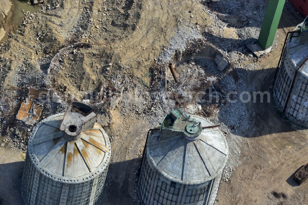 Aerial photograph Berlin Falkenberg Hohenschönhausen - View Cleared site on the ruins of the digesters and clarifiers of Falkenberg treatment plant in the district Hohenschonhausen - Marzahn in Berlin. The area is a developing area with commercial and industrial development to the CleanTech Business Park Berlin - Marzahn be expanded