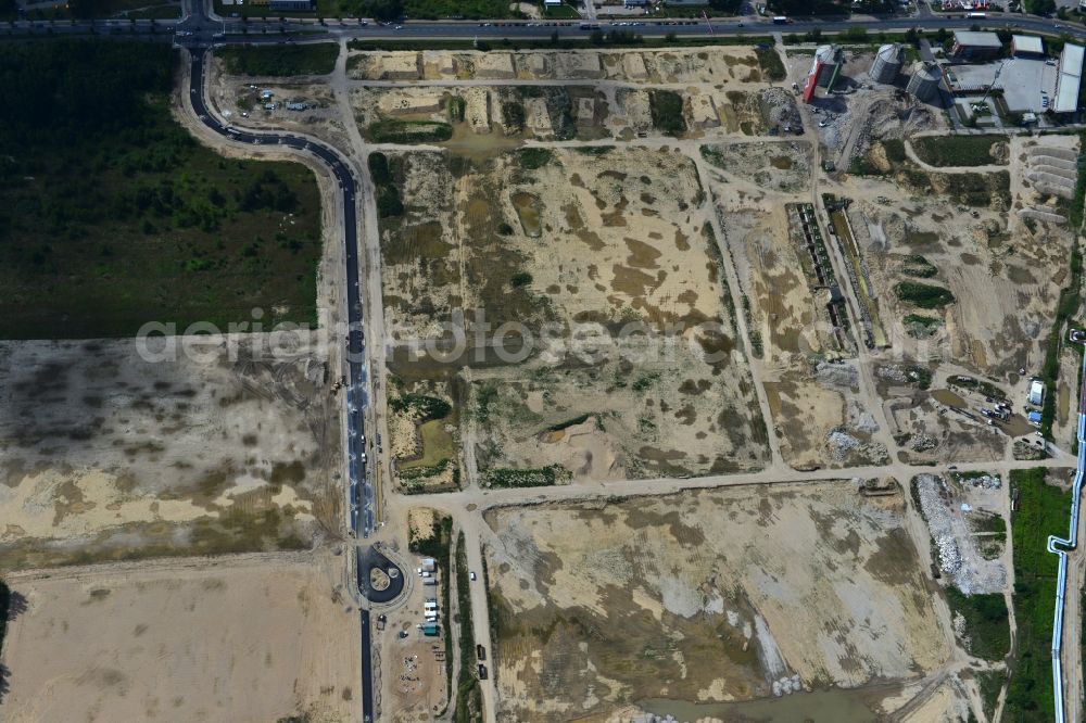 Berlin Falkenberg Hohenschönhausen from the bird's eye view: View Cleared site on the ruins of the digesters and clarifiers of Falkenberg treatment plant in the district Hohenschonhausen - Marzahn in Berlin. The area is a developing area with commercial and industrial development to the CleanTech Business Park Berlin - Marzahn be expanded