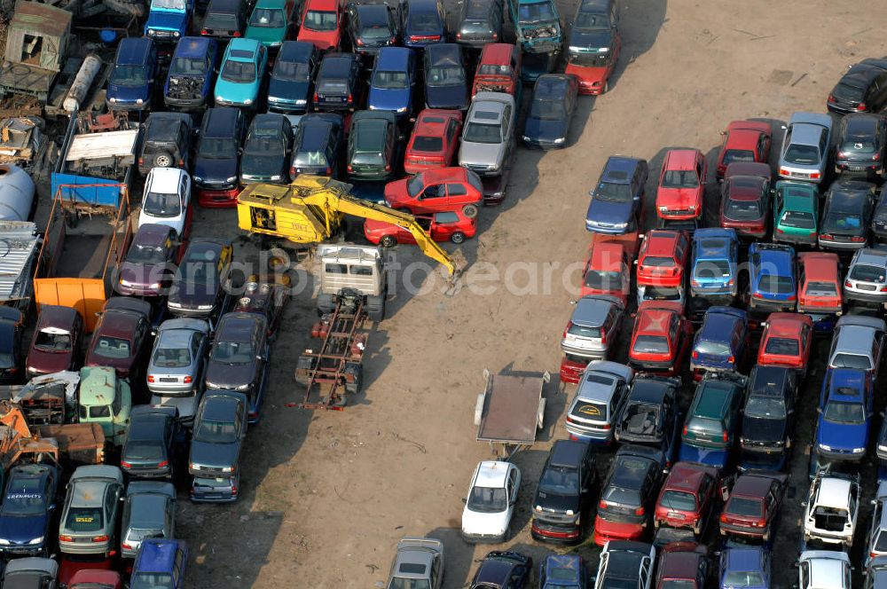 Aerial image WESTHAUSEN - Blick auf die auf Grund der sogenannten Abwrackprämie übervollen Lagerflächen der Autoverwertung Gerhard Hufland an der Hauptstrasse 67 in 99869 Westhausen in Thüringen (Tel.: 036255 81455)