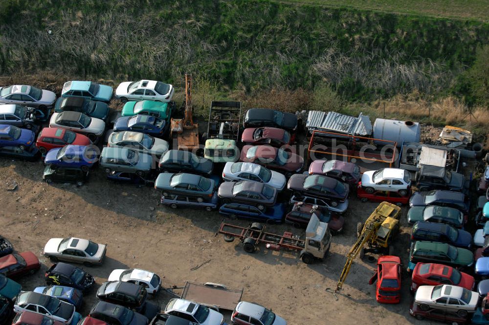 Aerial image WESTHAUSEN - Blick auf die auf Grund der sogenannten Abwrackprämie übervollen Lagerflächen der Autoverwertung Gerhard Hufland an der Hauptstrasse 67 in 99869 Westhausen in Thüringen (Tel.: 036255 81455)