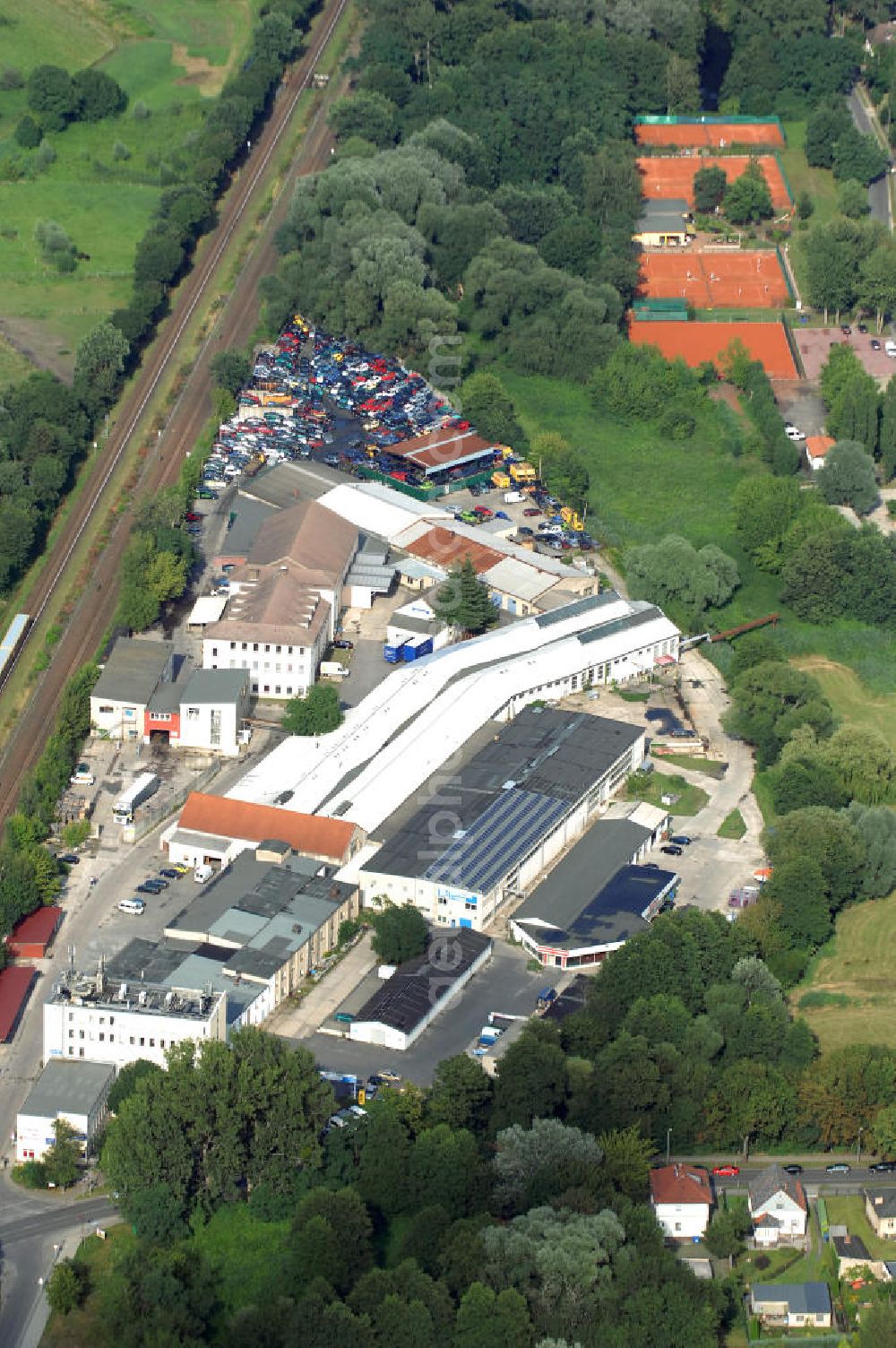 Aerial image Neuenhagen - Blick auf die auf Grund der sogenannten Abwrackprämie übervollen Lagerflächen der Autoverwertung PRIES & FRIESE am Rosa-Luxemburg-Damm 1 in 15366 Neuenhagen - Fredersdorf Tel.: 03342-234480