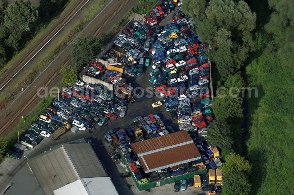 Aerial photograph Neuenhagen - Blick auf die auf Grund der sogenannten Abwrackprämie übervollen Lagerflächen der Autoverwertung PRIES & FRIESE am Rosa-Luxemburg-Damm 1 in 15366 Neuenhagen - Fredersdorf Tel.: 03342-234480