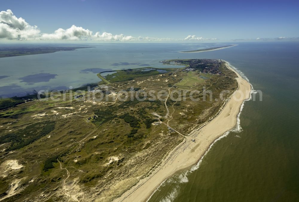 Norderney from the bird's eye view: Visitors on the sandy beach of the island of Norderney in the North Sea in Lower Saxony