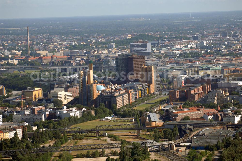 Aerial image Berlin - Blick auf den Besucher- und Touristenmagnet Potsdamer Platz in Berlin-Mitte. Mit im Bild das Sony-Center, der Bahntower, sowie im Hintergrund erkennbar der Berliner reichstag, Brandenburger Tor.