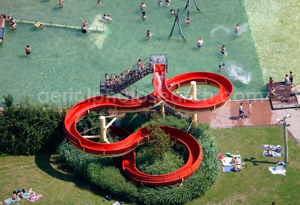 Duisburg from above - Visitors on the water slide and the lawn at the swimming pool in Duisburg in North Rhine-Westphalia