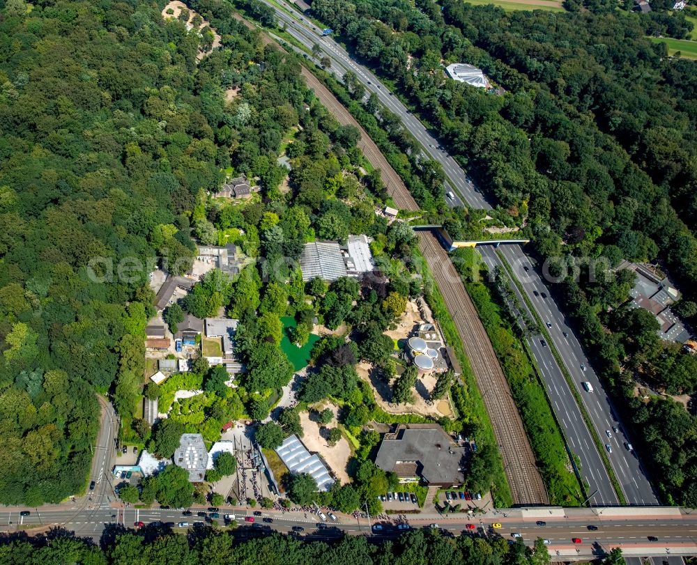 Aerial image Duisburg - Visitors queues at the zoo in Duisburg in North Rhine-Westphalia