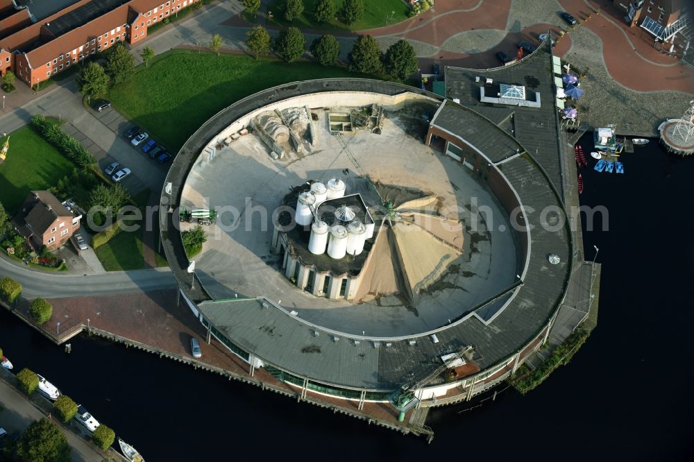 Aerial image Aurich - Mixed concrete and building materials factory of VETRA Beton Hasseburger Strasse in Aurich in the state Lower Saxony