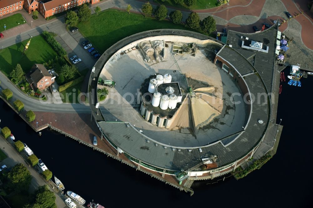 Aerial photograph Aurich - Mixed concrete and building materials factory of VETRA Beton Hasseburger Strasse in Aurich in the state Lower Saxony