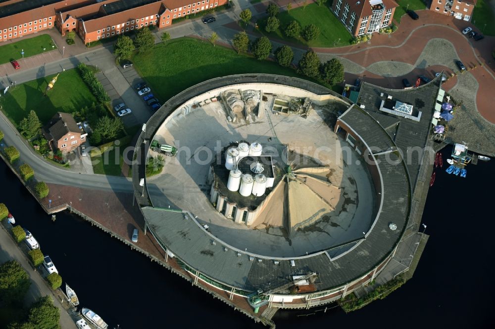 Aurich from above - Mixed concrete and building materials factory of VETRA Beton Hasseburger Strasse in Aurich in the state Lower Saxony