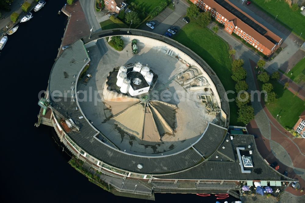 Aurich from the bird's eye view: Mixed concrete and building materials factory of VETRA Beton Hasseburger Strasse in Aurich in the state Lower Saxony