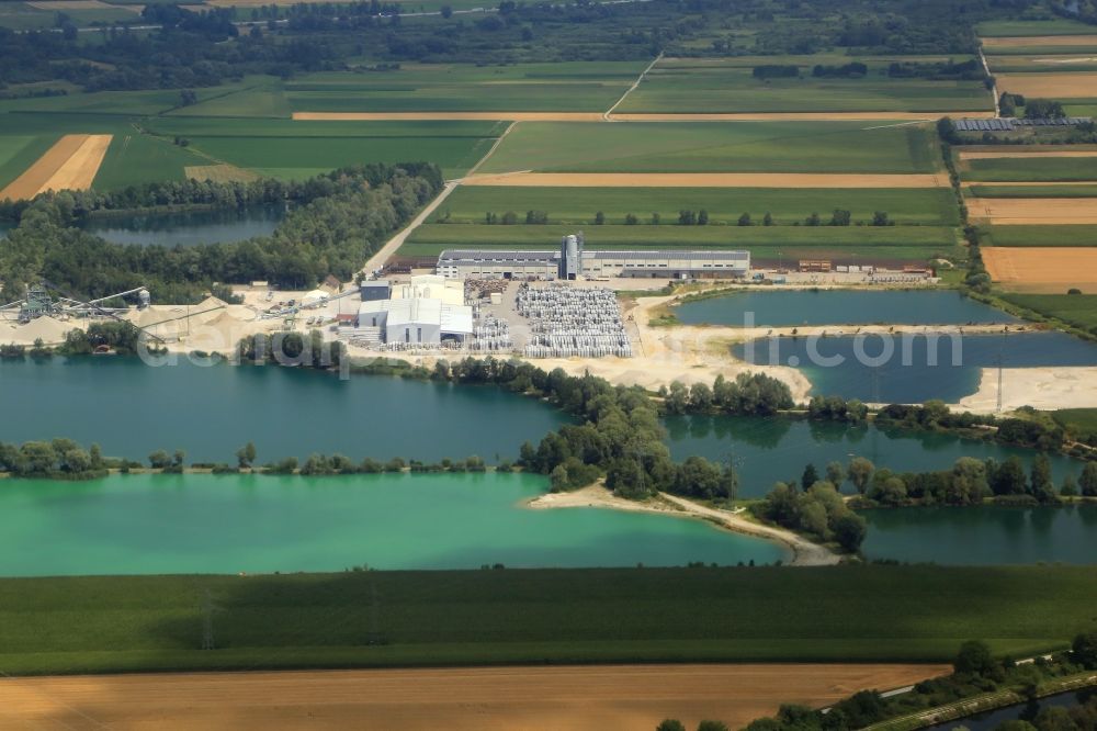 Aerial photograph Berglern - Mixed concrete and building materials factory of BWL Betonwerk Linden in Berglern in the state Bavaria, Germany