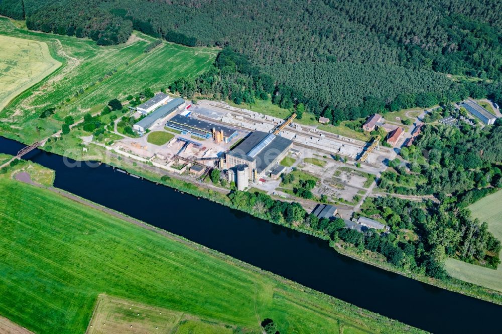 Güsen from above - Mixed concrete and building materials factory of DW Schwellen in Guesen in the state Saxony-Anhalt, Germany