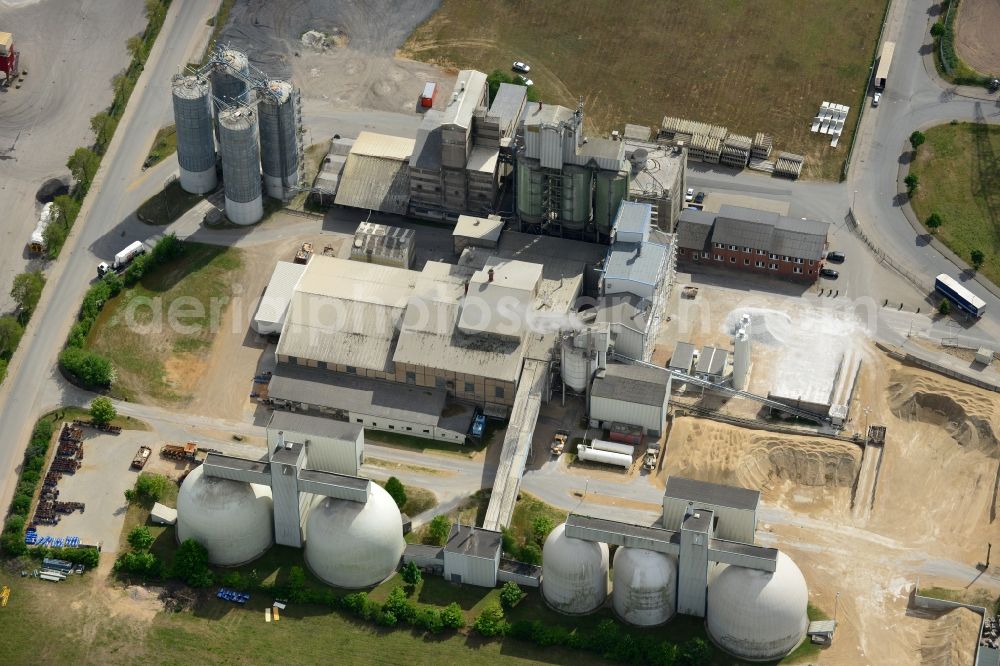 Aerial photograph Lübeck - Mixed concrete and building materials factory of der Zementwerk Luebeck GmbH & Co. KG in Luebeck in the state Schleswig-Holstein