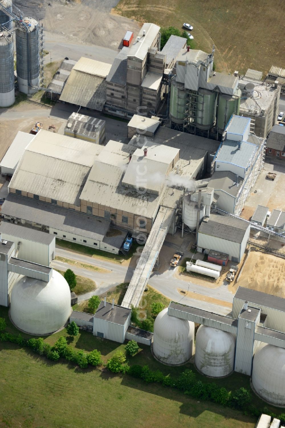 Lübeck from above - Mixed concrete and building materials factory of der Zementwerk Luebeck GmbH & Co. KG in Luebeck in the state Schleswig-Holstein