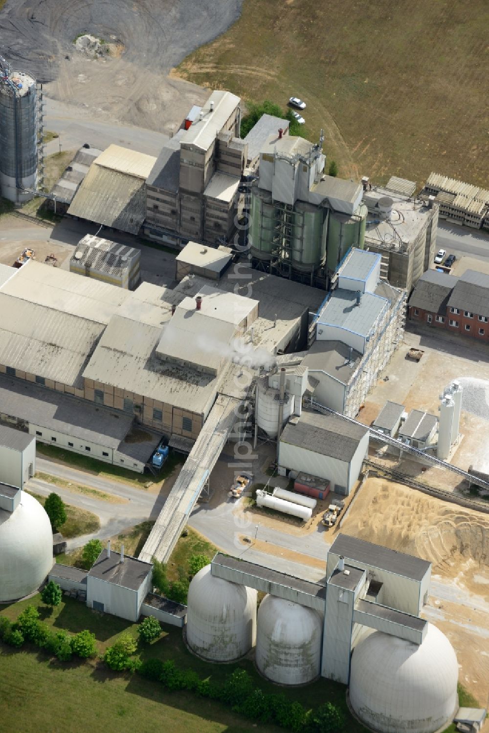 Aerial image Lübeck - Mixed concrete and building materials factory of der Zementwerk Luebeck GmbH & Co. KG in Luebeck in the state Schleswig-Holstein