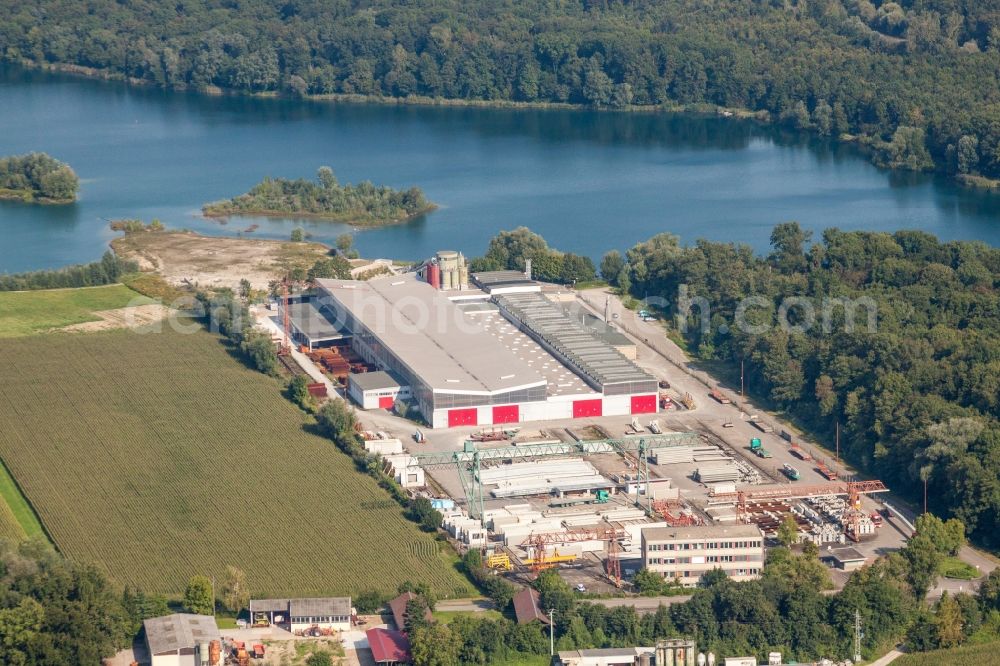 Aerial photograph Linkenheim-Hochstetten - Mixed concrete and building materials factory of Betonfertigteilewerk Linkenheim GmbH & Co. KG in Linkenheim-Hochstetten in the state Baden-Wuerttemberg, Germany