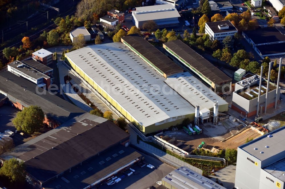 Aerial image Hamburg - Mixed concrete and building materials factory of Spezial-Beton GmbH on Grosse Bahnstrasse in the district Altona in Hamburg, Germany