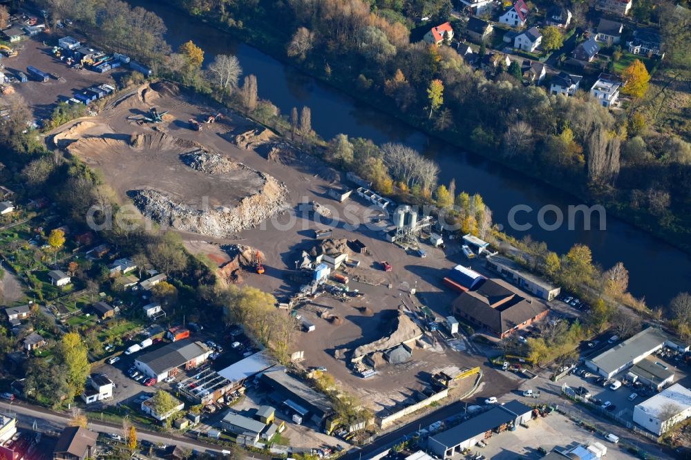 Aerial image Berlin - Mixed concrete and building materials factory Am Stichkanal in the district Steglitz in Berlin, Germany