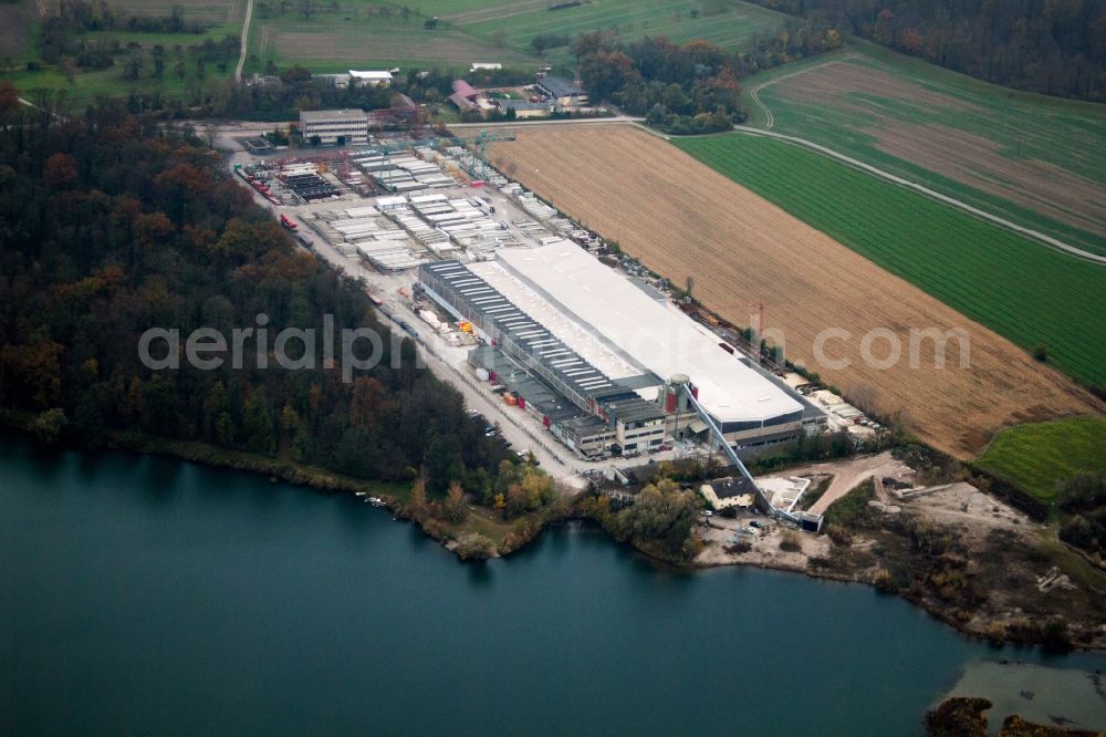 Aerial photograph Linkenheim-Hochstetten - Mixed concrete and building materials factory of Betonfertigteilewerk Linkenheim GmbH & Co. KG in Linkenheim-Hochstetten in the state Baden-Wuerttemberg