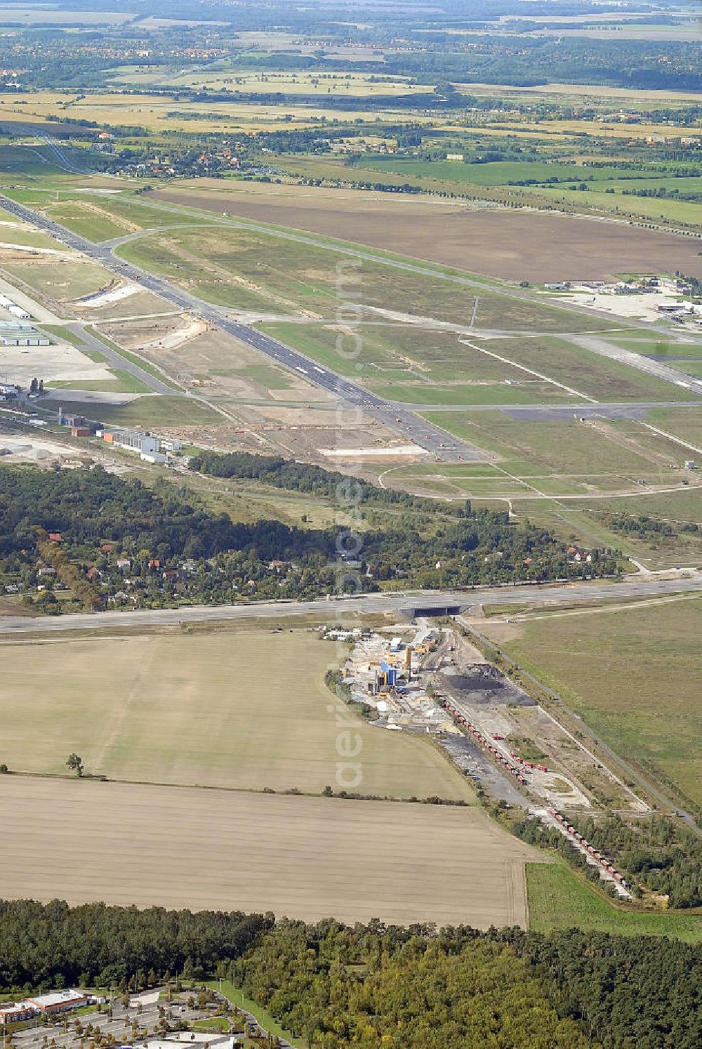 Schönefeld from above - Blick auf das Betonwerk am Flughafen Schönefeld (BBI). Das eigens für den Bau des BBI Flughafens errichtete Betonwerk kann Beton, für bis zu 1000 LKW- Ladungen pro Tag, erzeugen. Look at the concrete plant at the Airport Schönefeld (BBI). The specially for the construction of the BBI airport built concrete plant, produce concrete for up to 1,000 truckloads per day.