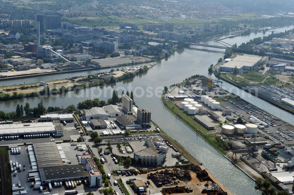 Aerial image Frankfurt am Main - Betriebsgelände mit Abfallumladeanlage der FES Frankfurter Entsorgungs- und Service GmbH an der Uhlfelder Straße 10 in Frankfurt am Main in Hessen. Company grounds with waste tranship loading plant in Frankfurt on the Main in Hesse.