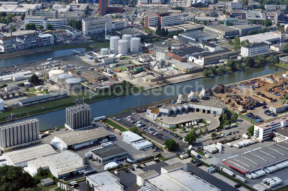 Frankfurt am Main from the bird's eye view: Betriebsgelände mit Abfallumladeanlage der FES Frankfurter Entsorgungs- und Service GmbH an der Uhlfelder Straße 10 in Frankfurt am Main in Hessen. Company grounds with waste tranship loading plant in Frankfurt on the Main in Hesse.