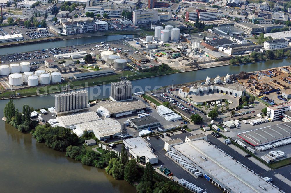 Aerial image Frankfurt am Main - Betriebsgelände mit Abfallumladeanlage der FES Frankfurter Entsorgungs- und Service GmbH an der Uhlfelder Straße 10 in Frankfurt am Main in Hessen. Company grounds with waste tranship loading plant in Frankfurt on the Main in Hesse.