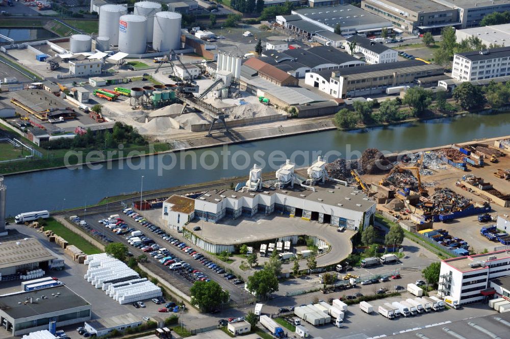 Aerial photograph Frankfurt am Main - Betriebsgelände mit Abfallumladeanlage der FES Frankfurter Entsorgungs- und Service GmbH an der Uhlfelder Straße 10 in Frankfurt am Main in Hessen. Company grounds with waste tranship loading plant in Frankfurt on the Main in Hesse.