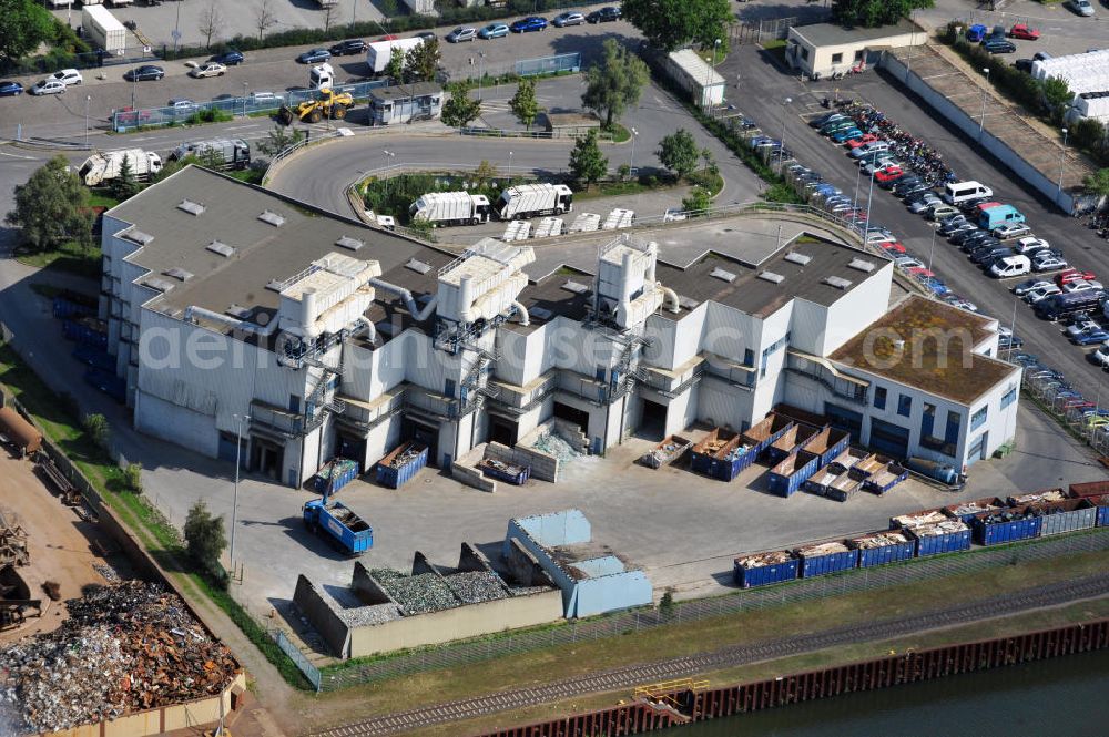 Aerial image Frankfurt am Main - Betriebsgelände mit Abfallumladeanlage der FES Frankfurter Entsorgungs- und Service GmbH an der Uhlfelder Straße 10 in Frankfurt am Main in Hessen. Company grounds with waste tranship loading plant in Frankfurt on the Main in Hesse.